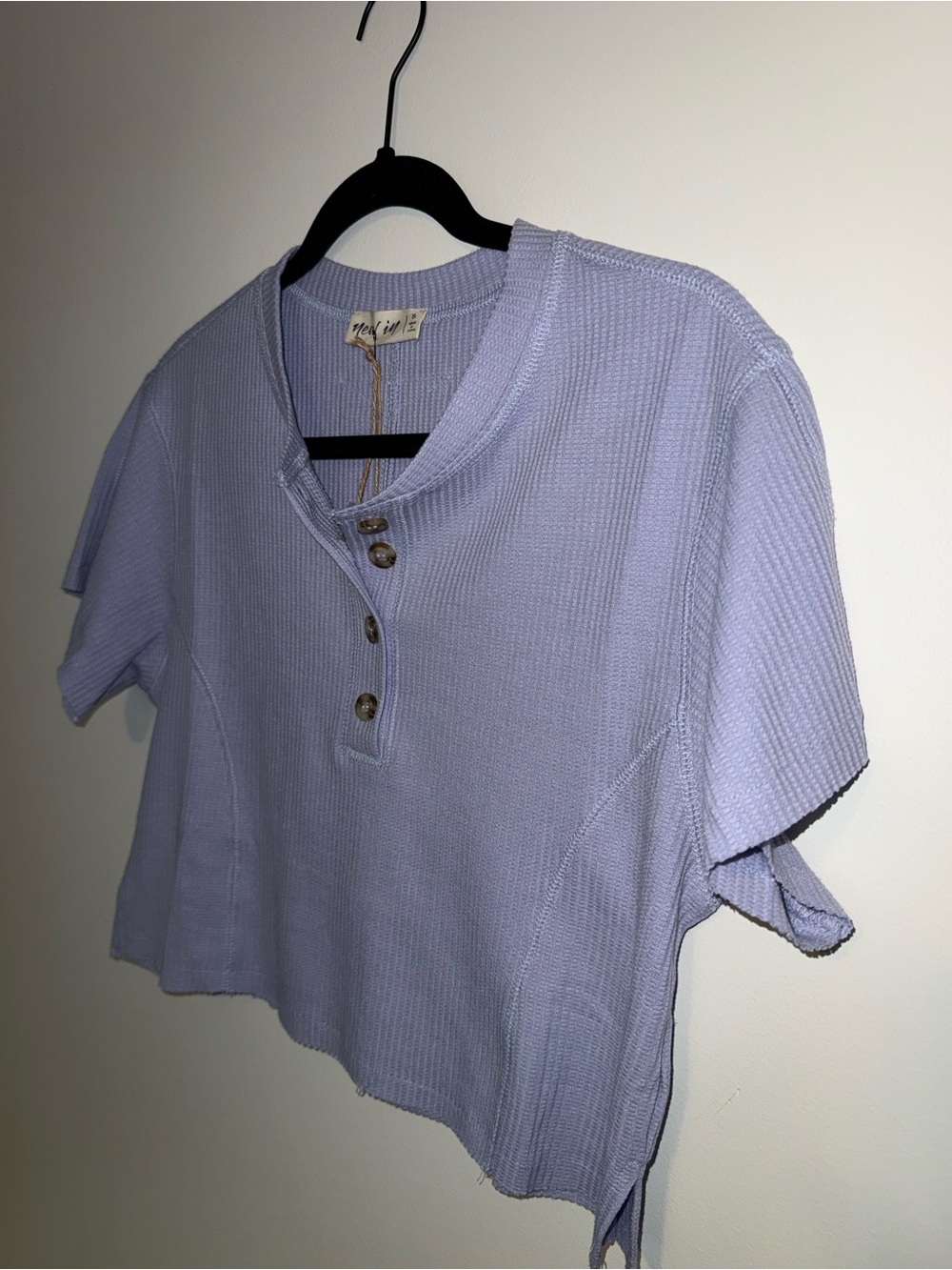 Ribbed Button-Front Cropped Top in Lilac - Picture 4 of 5